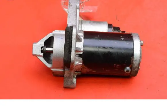 Dacia Sandero Starter motor 233000779