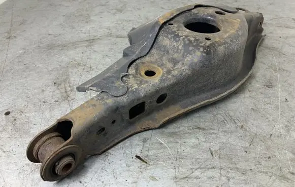 Toyota Avensis T270 Rear upper control arm/wishbone