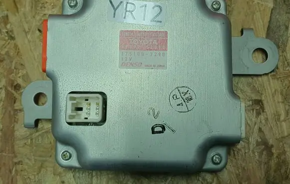 Toyota Yaris Battery control module 1751007290