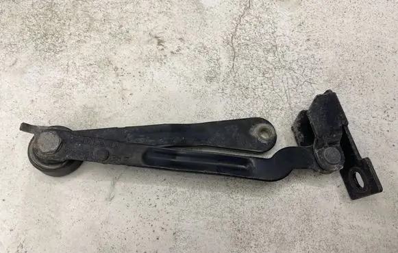 Volvo XC90 Tailgate check strap stopper 30674751