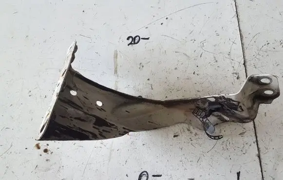 Seat Exeo (3R) Fender mounting bracket