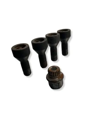 BMW 3 E90 E91 Anti-theft wheel nuts and lock 