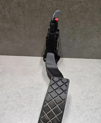Volkswagen Golf VII Accelerator throttle pedal 5Q1723503H 6PV01062111