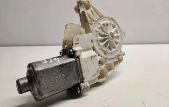Mercedes-Benz GLE (W166 - C292) Front door window regulator motor A1669060201