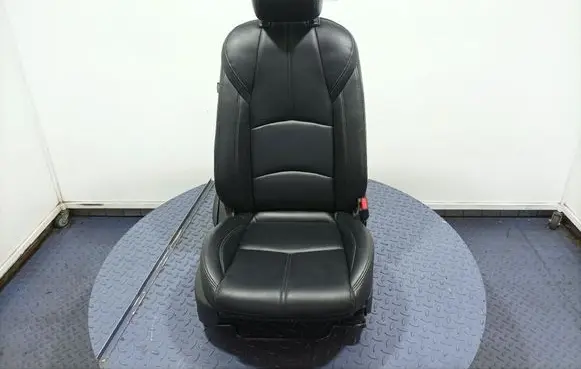 Mazda 3 III Front passenger seat 