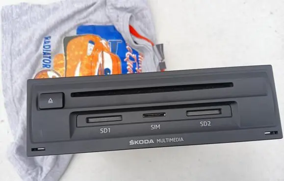 Skoda Superb B8 (3V) Navigation unit CD/DVD player 3V0035021B