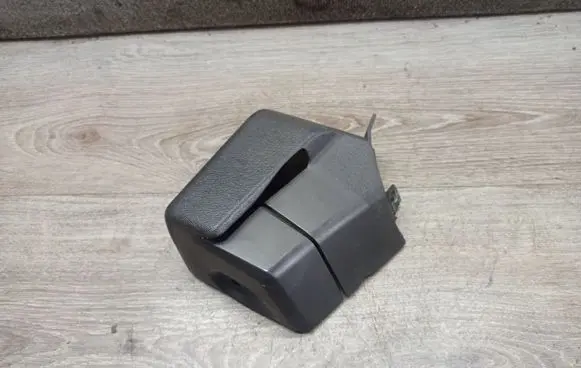 Volvo V70 Seat belt trim 