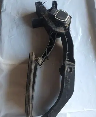 Mercedes-Benz E W211 Accelerator throttle pedal A2113000404