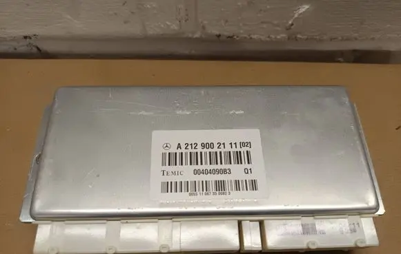 Mercedes-Benz CLS C218 X218 Air suspension control unit module (rear) A2129002111 00404090B3