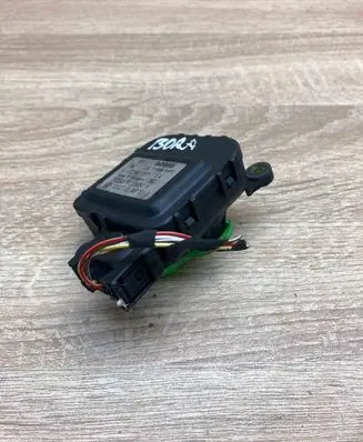 Audi A3 S3 8L Air flap motor/actuator 0132801117 1J1907511D