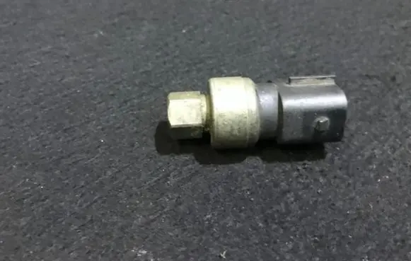 Ford Focus C-MAX Air conditioning (A/C) pressure sensor XS4H19D594AA XS4H-19D594-AA