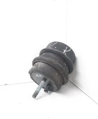 Volkswagen Phaeton Engine mount bracket
