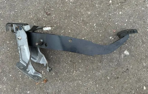 Mitsubishi Pajero Brake pedal MR407322