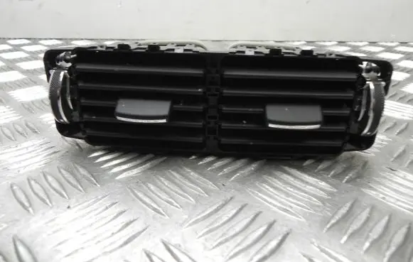 Rear air vent grill