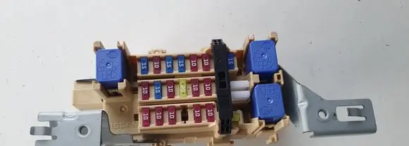 Nissan Pulsar Fuse module