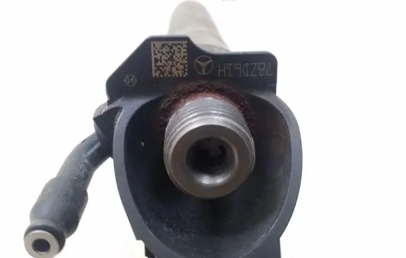Mercedes-Benz E W211 Fuel injector A6290700287