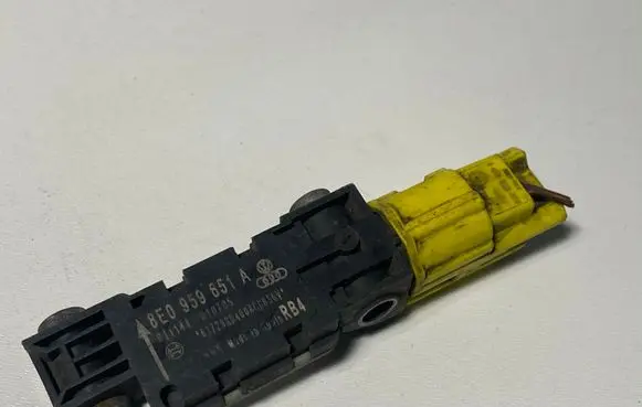 Audi A4 S4 B7 8E 8H Airbag deployment crash/impact sensor 8E0959651A