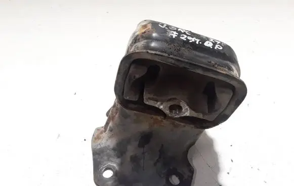 Jeep Grand Cherokee (WK) Engine mount bracket