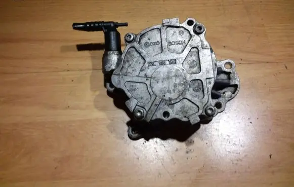 Volkswagen PASSAT B6 Vacuum pump 03L145100