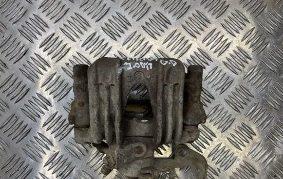Opel Zafira A Rear brake caliper