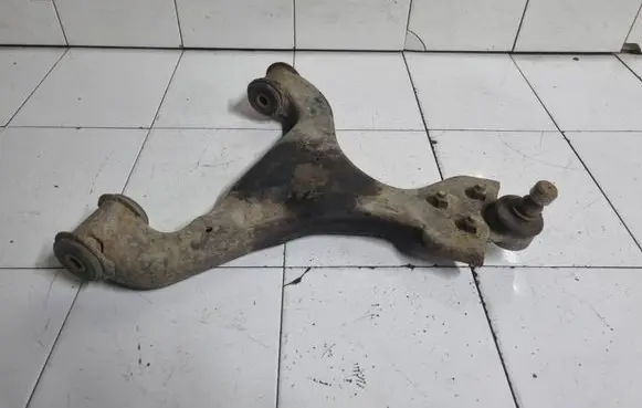Mercedes-Benz Vito Viano W639 Front lower control arm/wishbone 