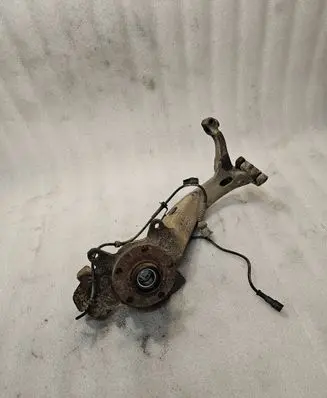 Audi A8 S8 D2 4D Front wheel hub
