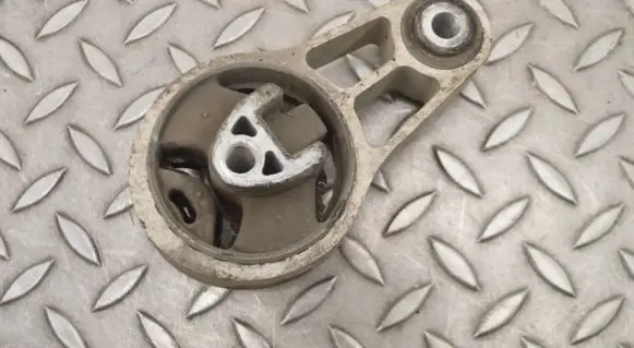 Mini One - Cooper Coupe R56 Engine mount bracket