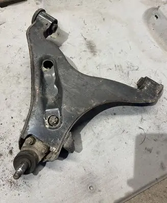 Mitsubishi Pajero Front lower control arm/wishbone