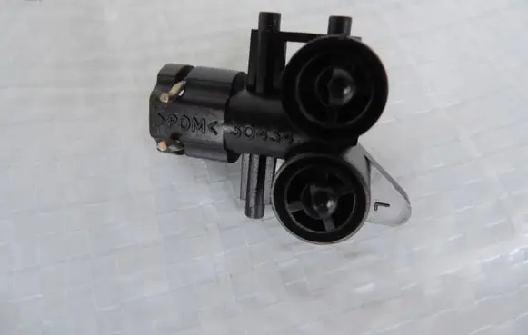 Opel Zafira B Windshield washer spray nozzle 13145531