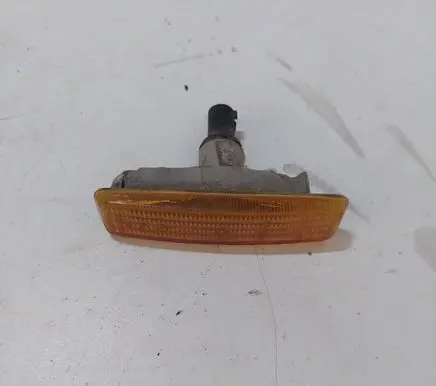 BMW 5 E39 Front fender indicator light 9407953