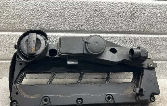 Volkswagen Tiguan Rocker cam cover 03L103469A