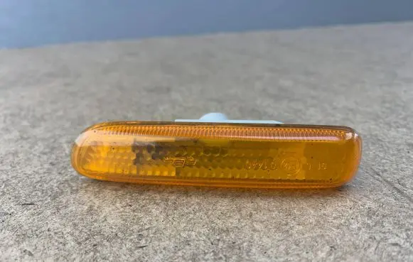 BMW 3 E46 Front fender indicator light 8370720 63138370720 63136911368