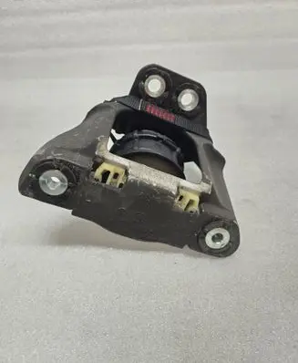 Engine mount bracket