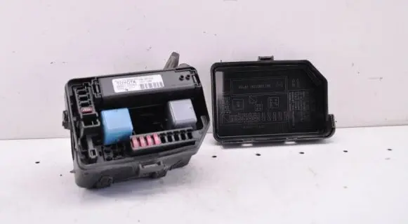 Toyota Verso-S Fuse box set 8266252660