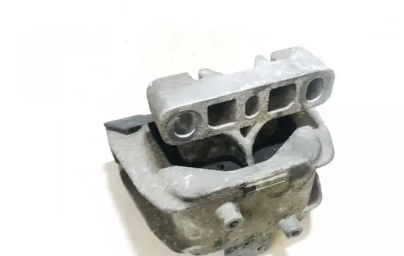 Skoda Octavia Mk1 (1U) Engine mount bracket