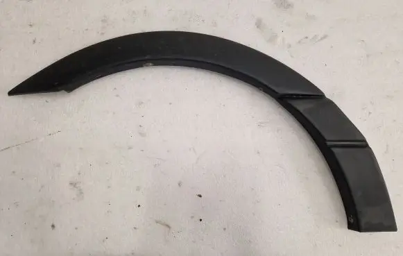 Volkswagen PASSAT B3 Rear arch trim 333853088