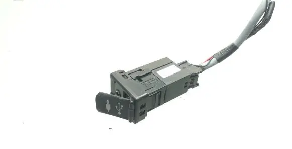 Toyota RAV 4 (XA40) AUX in-socket connector 8619042040 FA134342A