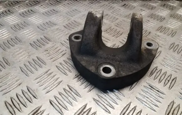 Opel Movano B Engine mounting bracket 8200675217