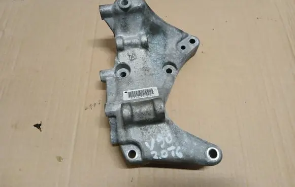 Volvo S90, V90 Generator/alternator bracket 31430704