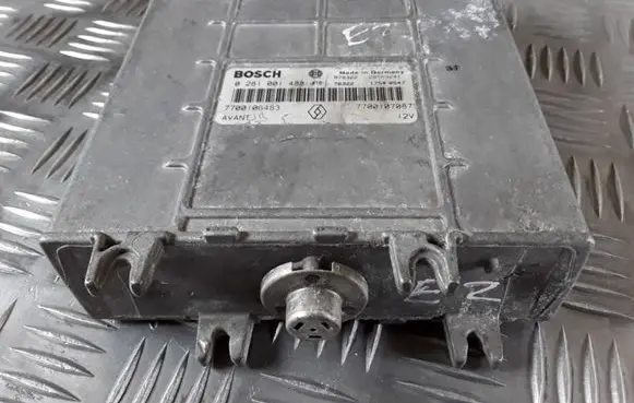 Renault Megane I Engine control unit/module 0281001488 7700106483 7700107087