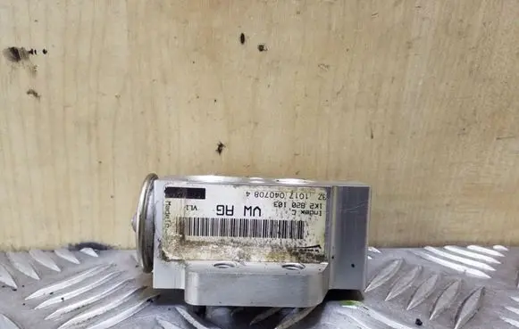 Volkswagen Tiguan Air conditioning (A/C) expansion valve 1K2820103 1K0820679