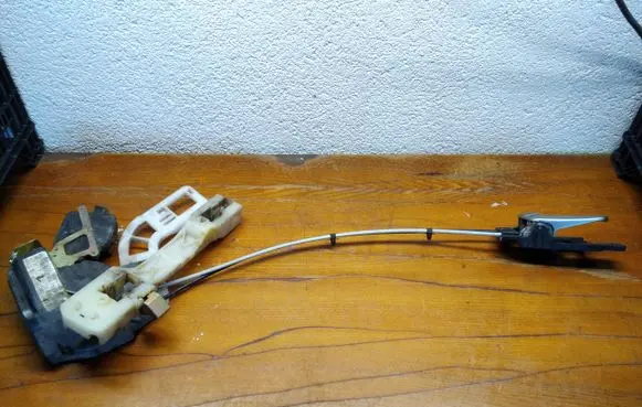 KIA Sportage Front door lock 826131F000