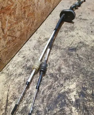Gear shift cable linkage