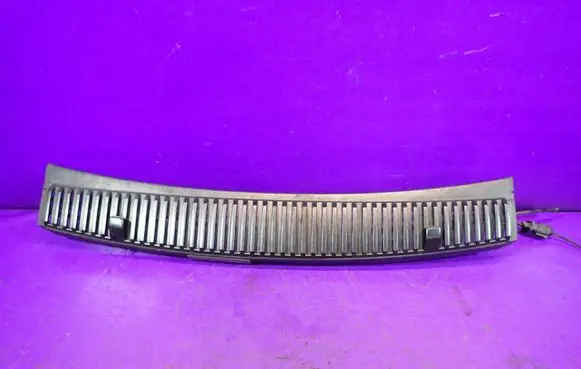 Seat Alhambra (Mk1) Wiper trim 