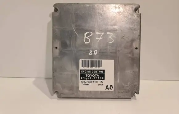 Toyota Avensis T250 Engine control unit/module 8966105A00 MB2750009441