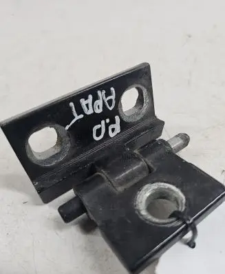 Volvo XC90 Front door lower hinge 