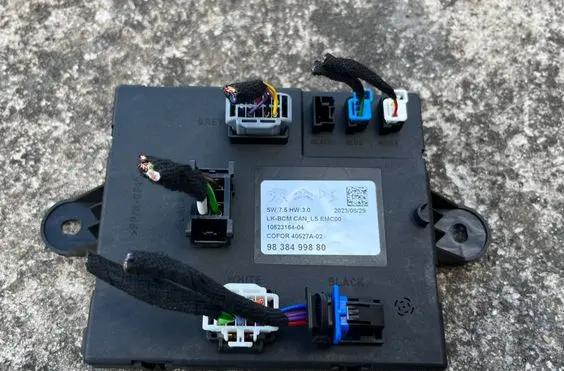 Jeep Avenger Tailgate/trunk control unit/module 9838499880