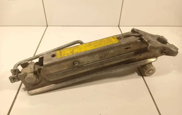 Audi A6 S6 C6 4F Lift Jack 4F0011031D