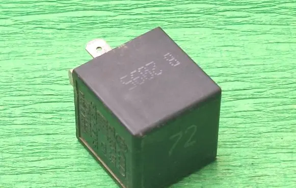 Volkswagen Golf III Other relay 191955529 72HV002 H212V
