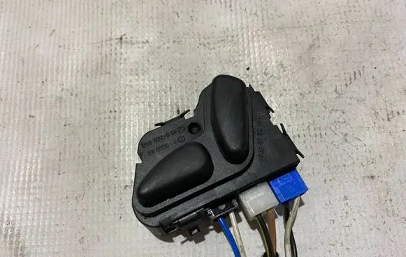 Mercedes-Benz E W211 Seat control switch 2108213851 A2108213851